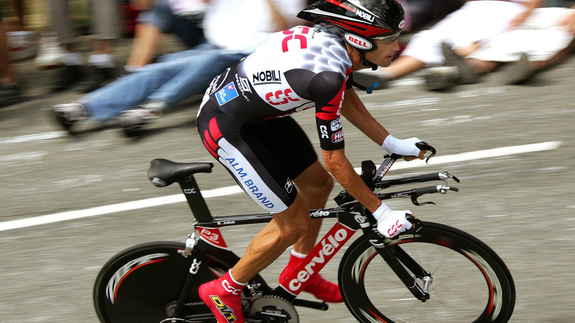 五大联赛是否优先中场硬度高于传球精准度配置思维，五大联赛主场优势